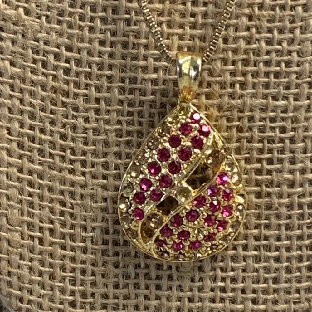 N/A elegant gold